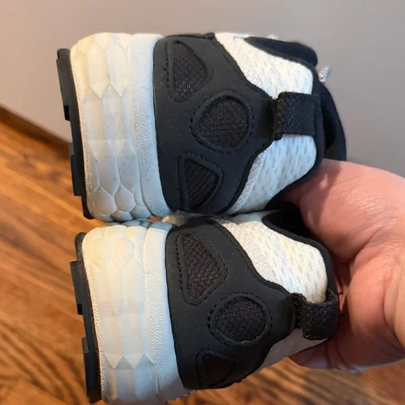 New Balance womens Black and White Sneakers size 7.5 worn twice - Picture 3 of 5